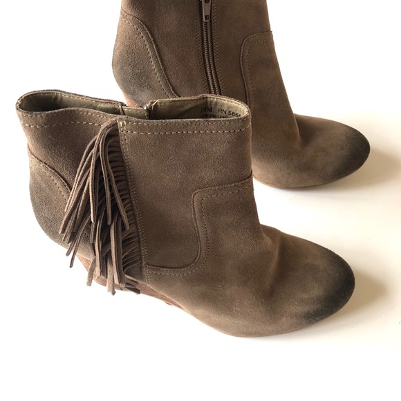 Suede tan Abound wedges fringe size10 - Picture 2 of 6